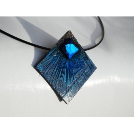 pendentif bleu Speciimen