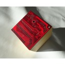 Boite carrée "Précieuse" réalisée à partir d'un circuit imprimé rouge