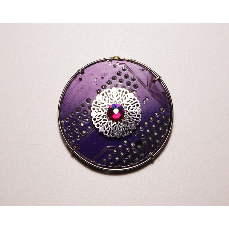 Broche violette