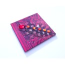 broche aimantée carrée "Précieuse" réalisée à partir d’un circuit imprimé rouge